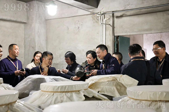 �|������