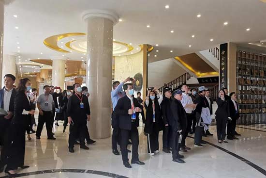 ���u���B���f