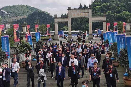 ���u���B���f