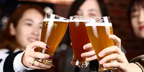 ����չ٣�Ӣ������^�İٳǹ��£�Ц����~