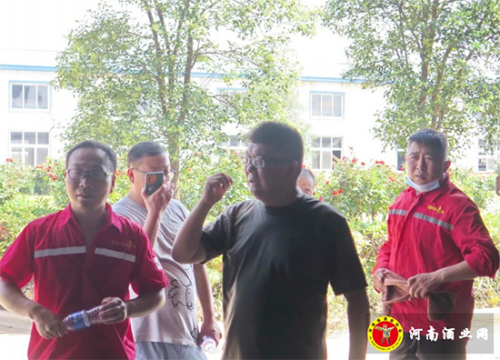 �Ծ�ͬ�r�����100�fԪ||���y��ǰ���۾ƺ���һ�𿸣�