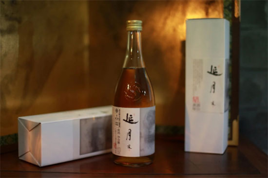 ��ˇ�gע��ƿ�У����ڿ��Ҽ���������һ����