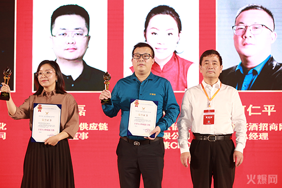 �������ǡ���ţ�����C��ʢ���e�У��𱬾W(w��ng)�ο��ث@��ʮ���ИI(y��)�x���������