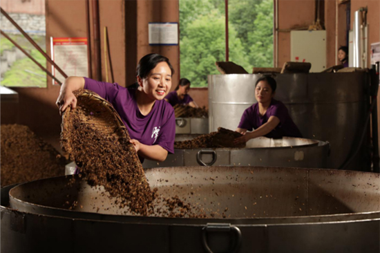 ȫ�W��200�f���^������Ξo�������е���վ��̶�ƣ�