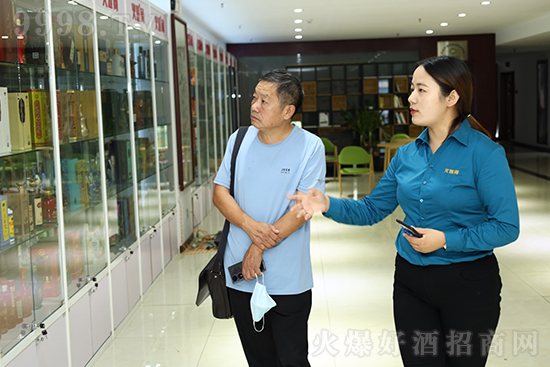 ���Қgӭ�Ϻ������Q���ڿ�һ���W�R�𱬾W���^���죡 