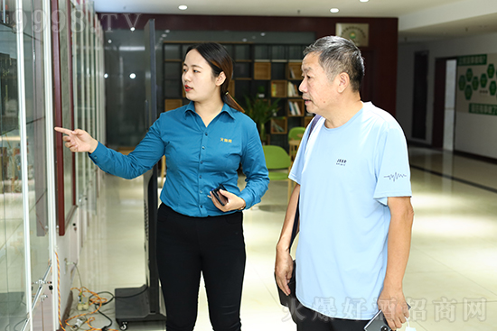 ���Қgӭ�Ϻ������Q���ڿ�һ���W�R�𱬾W���^���죡 