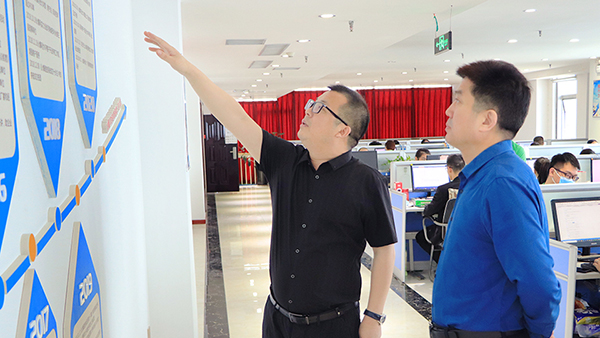 熱烈歡迎石佛園區(qū)運(yùn)營(yíng)中心魏主任一行蒞臨火爆網(wǎng)參觀指導(dǎo)!