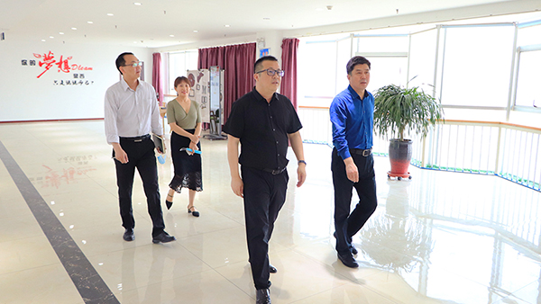 熱烈歡迎石佛園區(qū)運(yùn)營(yíng)中心魏主任一行蒞臨火爆網(wǎng)參觀指導(dǎo)!