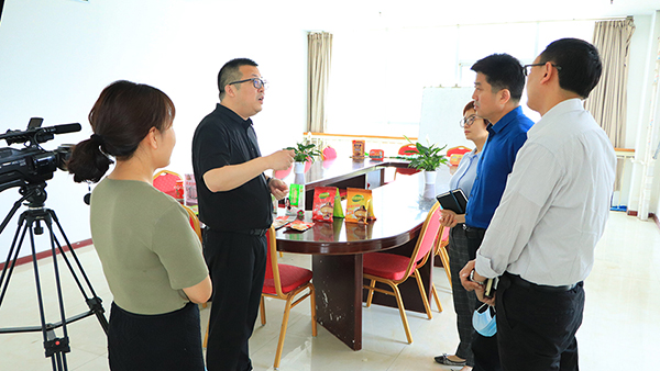 熱烈歡迎石佛園區(qū)運(yùn)營(yíng)中心魏主任一行蒞臨火爆網(wǎng)參觀指導(dǎo)!