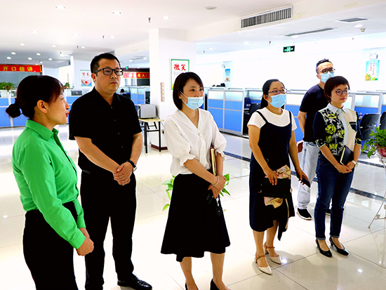 熱烈歡迎創新協同中心吳主任一行蒞臨火爆網參觀考察!