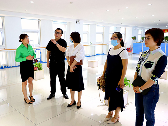 熱烈歡迎創新協同中心吳主任一行蒞臨火爆網參觀考察!