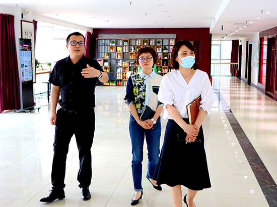 熱烈歡迎創新協同中心吳主任一行蒞臨火爆網參觀考察!