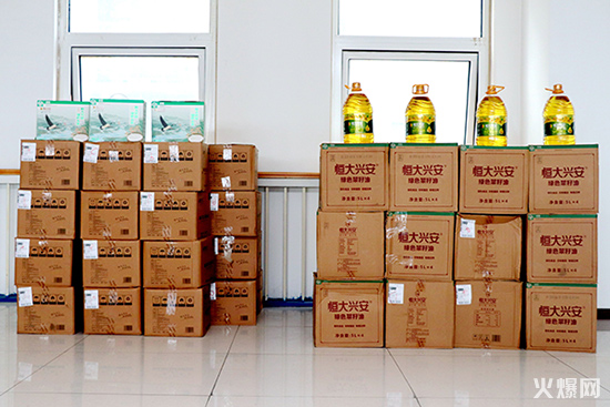 中秋國慶喜相連,暖心福利慶團圓——火爆網為員工發放雙節福利!