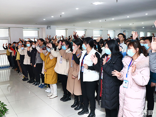 感恩員工,溫暖新春!火爆網為員工發放春節福利!