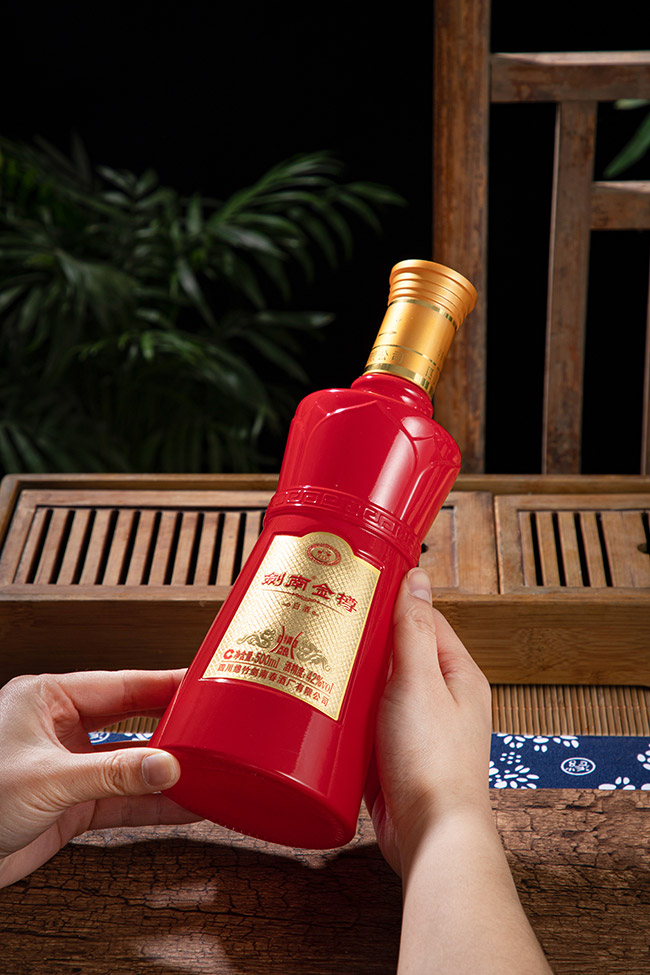 劍南金樽酒精釀 濃香型白酒【52° 500ml】