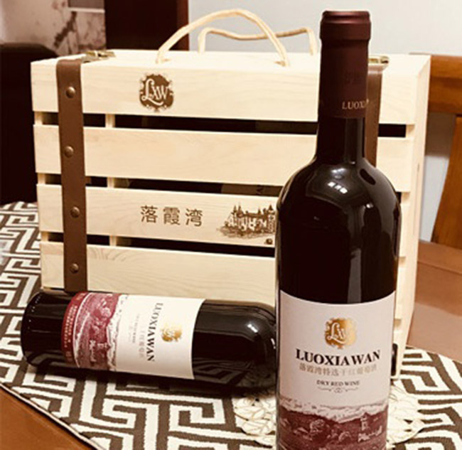 品名:塞外甘露紅酒