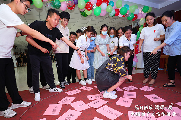戀戀夏日,歡樂開懷!火爆網(wǎng)舉辦7月生日會,共享快樂,瓜分涼夏!