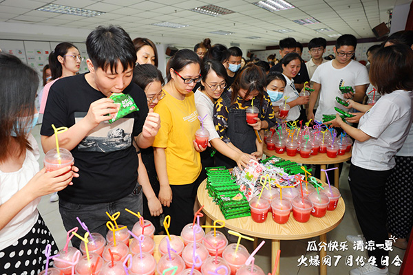 戀戀夏日,歡樂開懷!火爆網(wǎng)舉辦7月生日會,共享快樂,瓜分涼夏!