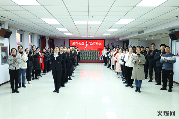 巾幗綻芳華,逐夢新火爆!火爆網為員工發放女神節禮品!