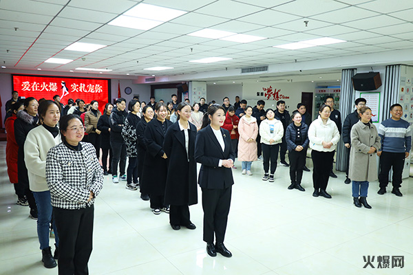 巾幗綻芳華,逐夢新火爆!火爆網為員工發放女神節禮品!