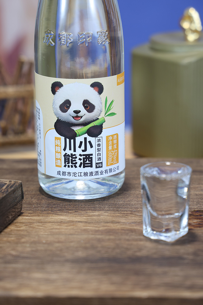 川小熊酒濃香型白酒V6【42度500ml】