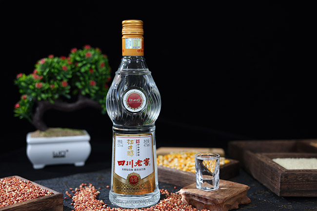 四川老窖金彩 濃香型酒【52度 475ml】