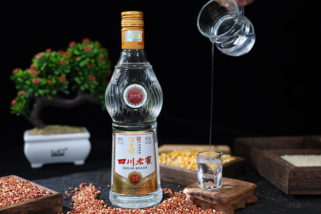 四川老窖金彩 濃香型酒【52度 475ml】