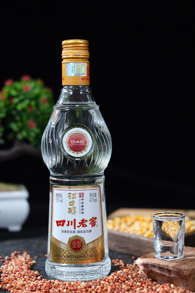 四川老窖金彩 濃香型酒【52度 475ml】