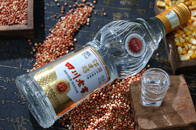 四川老窖金彩 濃香型酒【52度 475ml】